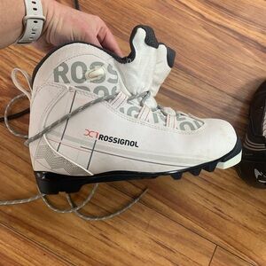 Rossignol Kids White and Black Cross-Country Ski Boots sz 37